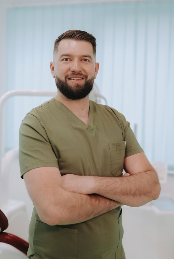 Dr Nenad Davidović, doktor stomatologije, u ordinaciji u Banjoj Luci